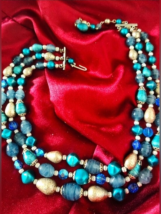Source Unknown Jewelry - Vintage Japan 3 String Glass, Lucite Bead And Gold Tonw Beads